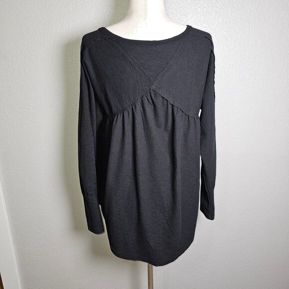 Womens Black Textured Raw Hem 3 Button Rounded Hem Shirt Top Size Large - Picture 2 of 10